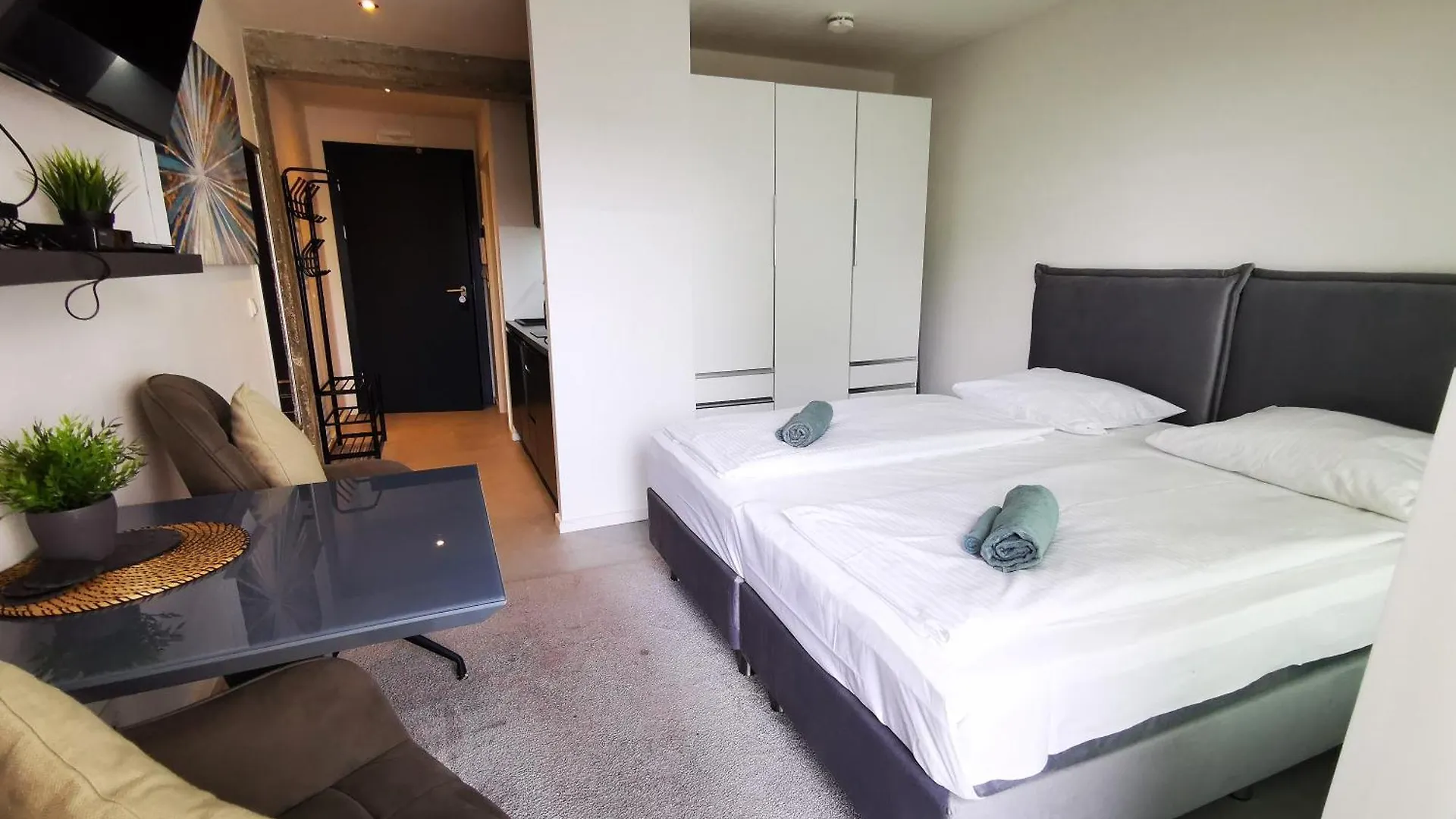 Hh 02 By Rockchair - Superhost Status - Modernes Apartment Mit Sonnigem Balkon & Premium Boxspringbetten In Winterhude - Hamburg Top Geheimtipp